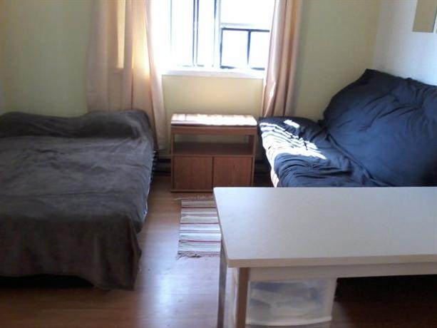 Homestay in Le Plateau-Mont-Royal near Saint-Louis Square
