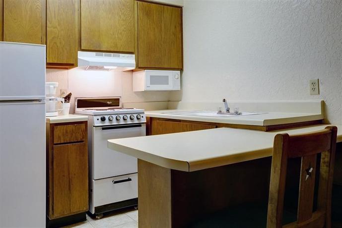 Americas Best Value Inn and Suites Houston Airport North