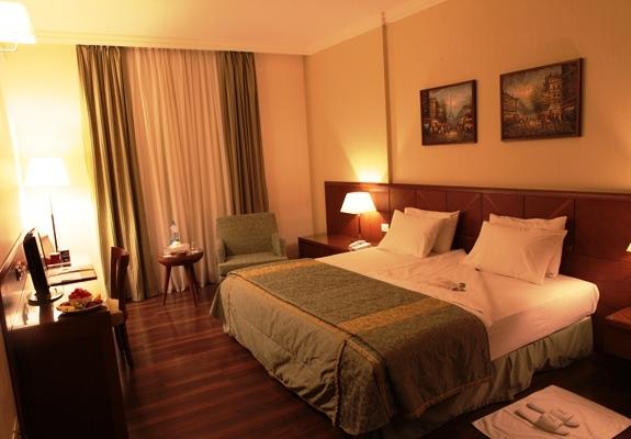 King's Suites Hotel