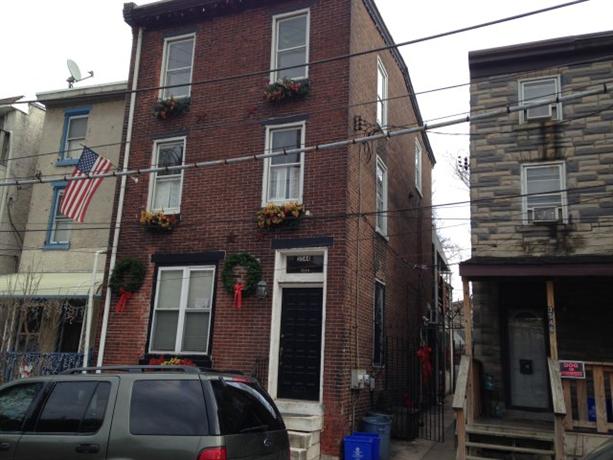 Homestay in Upper North Philadelphia near Philadelphia and Reading Railroad Bridge at West Falls