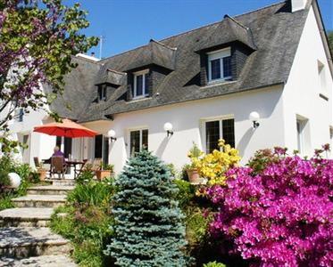 La-Haut Sur la Colline