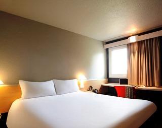 Ibis Pau Lescar