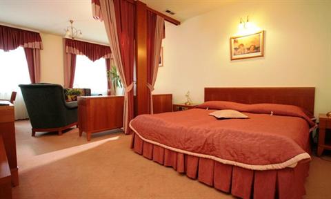 Piwnica Rycerska Restauracja Hotel Kety