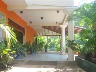 Hotel Surmount