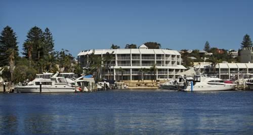 Pier 21 Apartment Hotel