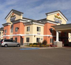 Holiday Inn Express Hotel & Suites Jackson