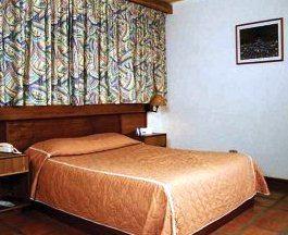 Howard Johnson Hotel Tinajero