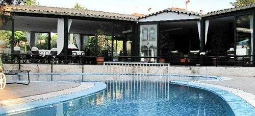 Lesse Hotel