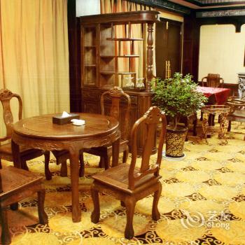 Gakyiling Hotel