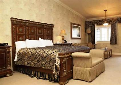 Couples Resort Whitney