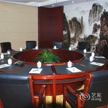 Longhu Hotel