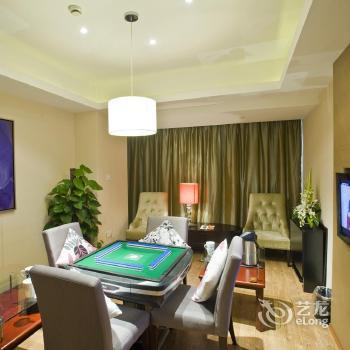 E M Grand Hotel