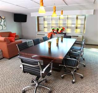 Doubletree by Hilton Des Moines Airport