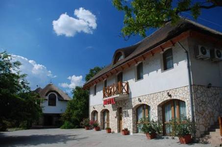 Tekergo Motel es Etterem