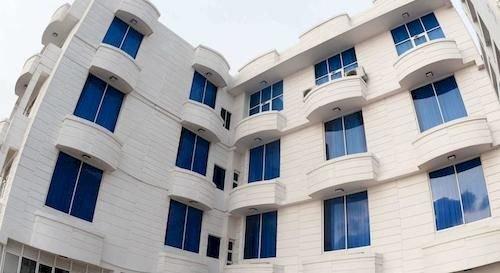 Lazaani Hotel & Restaurant