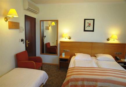 Golden Tulip Central Molitor