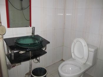 Huainan Auspicious Hotel
