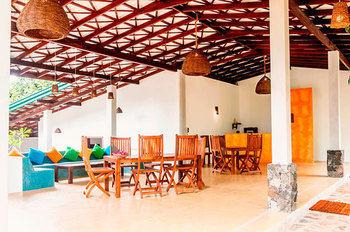 Hotel Garcinia Leaf