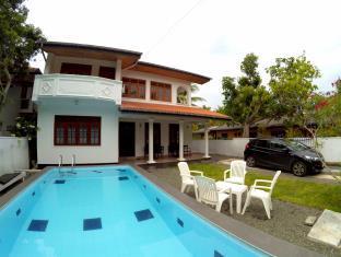 Hikkaduwa Breeze Villa