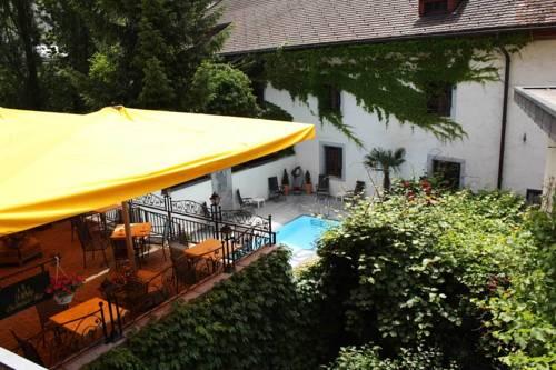 Roesli Guest House