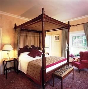 Ross Lake House Hotel