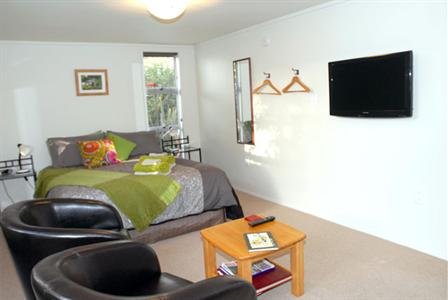 Steeples Cottage Studio and B & B