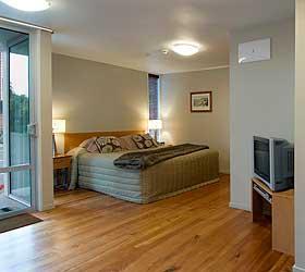 Sumner Bay Motel