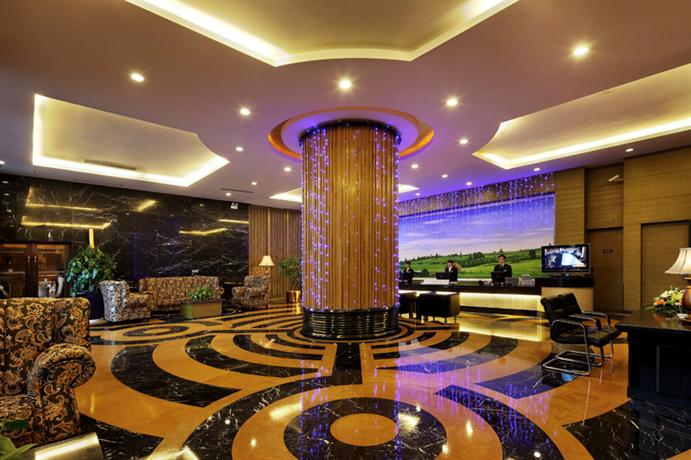 Maple Leaf City Hotel