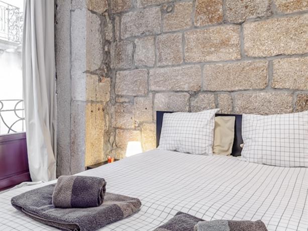 Reboleira Side Apartment