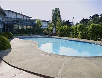 Howard Johnson Nanaimo Harbourside