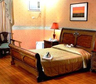 Crown Royale Hotel
