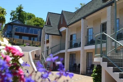 Colonial Lodge Motel