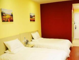 Hanting Express Urumqi Changjiang Road Train Station Hotel