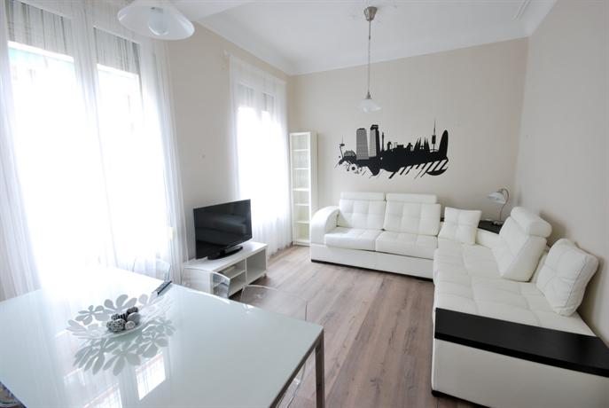 Great 8 people apartment next Sagrada Familia