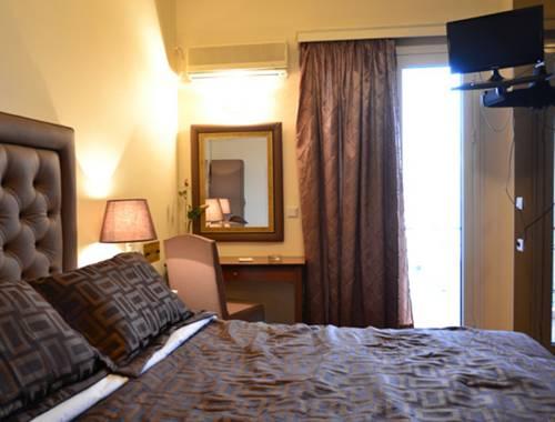 Queens Leriotis Hotel