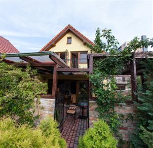 Racianska Vinaren u Teodora Guest House Bratislava