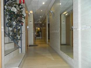 Hostal House