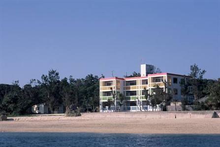 On the Beach Lue