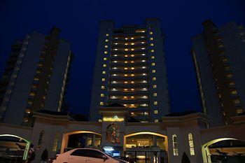 Homme Gold Coast Condominium