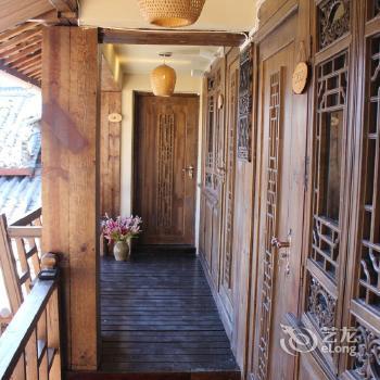 Lijiang flower changxing inn
