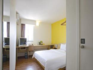 7 Days Inn Shun Hing Square