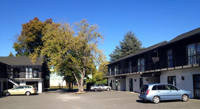 Academy Motor Lodge