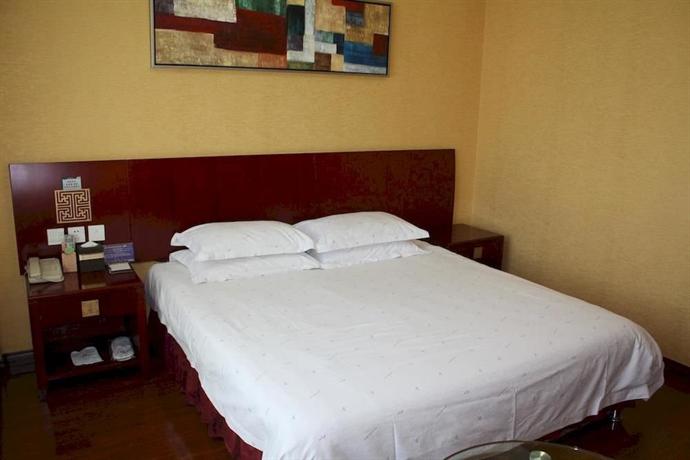 Huaqiao Hotel