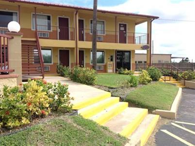 Deluxe Inn Airport