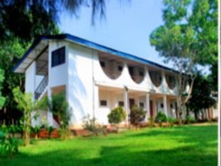 Nilaveli Crystal Blue Hotel