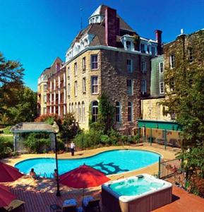 1886 Crescent Hotel & Spa