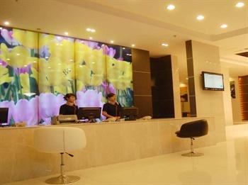 Xinyang Yinbo Fashion Hotel