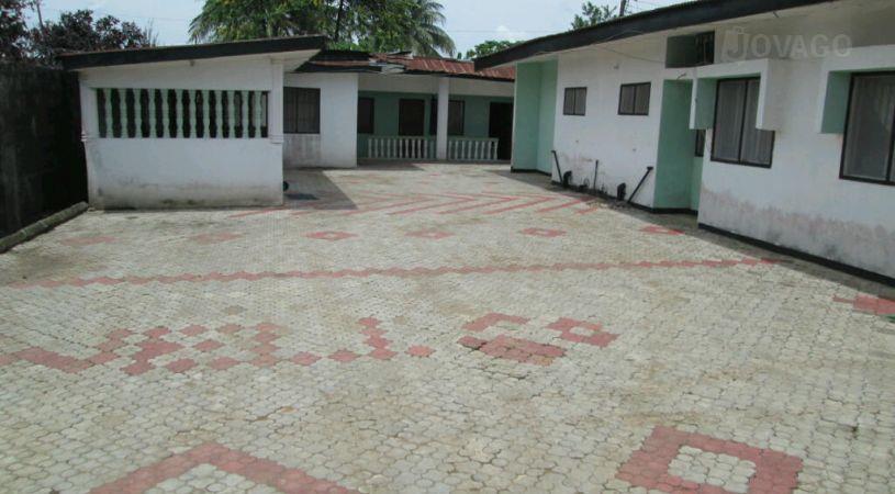 The Le Castle Annex