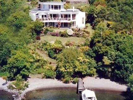 Paeroa Lakeside Homestay