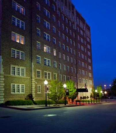 Hotel Ambassador Downtown / Utica Square